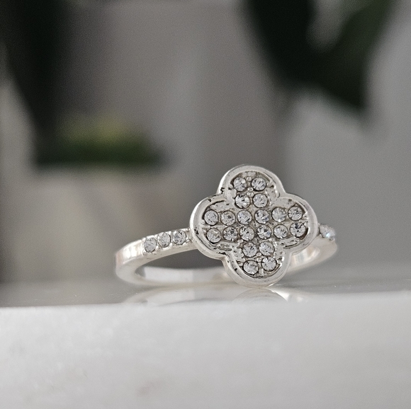 Clover Pavé Ring, Charmed Aroma - Picture 4 of 4